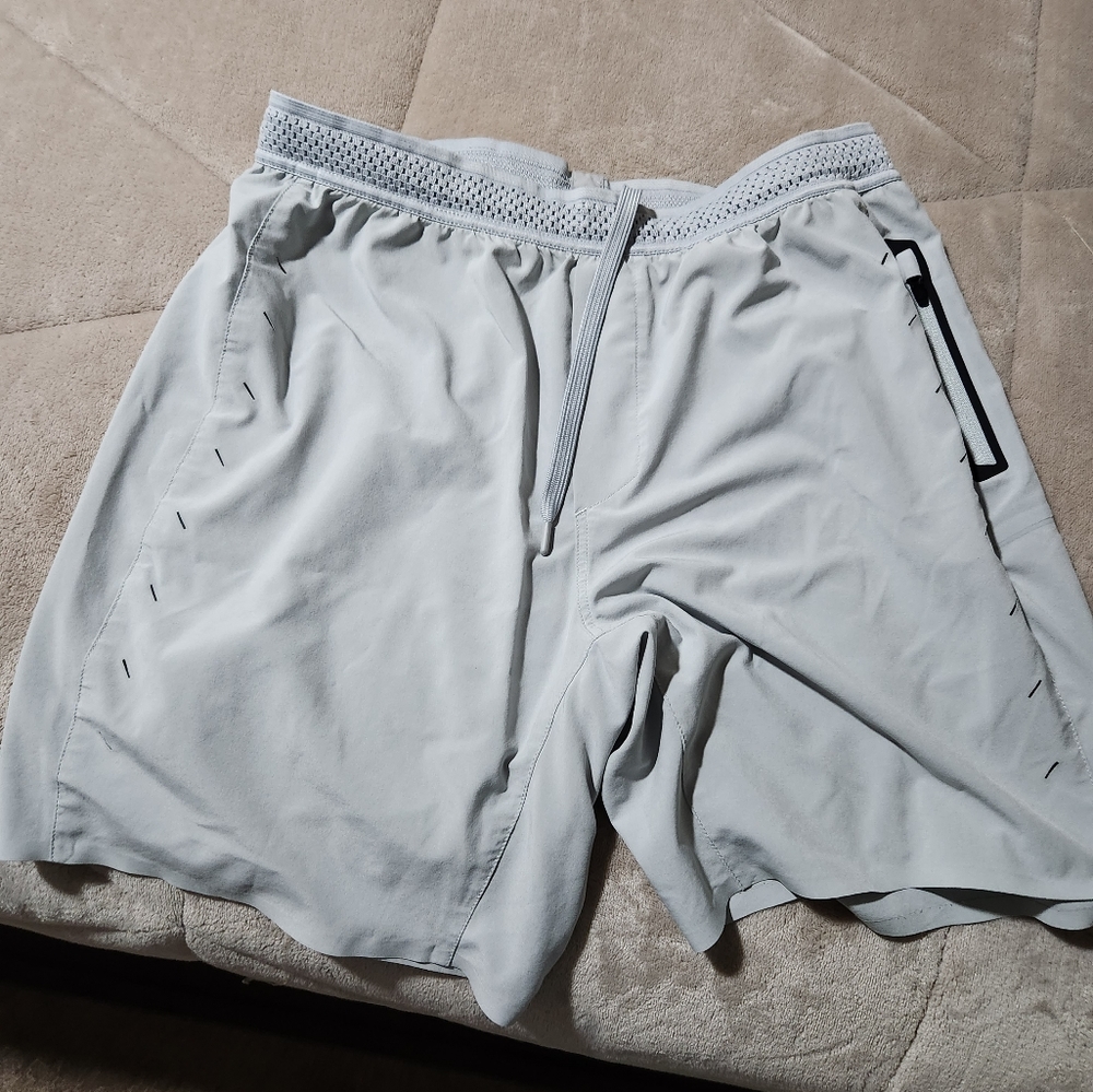 2 Ten Thousand shorts